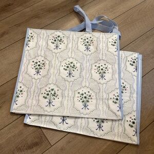 Homegoods TJMaxx Marshalls Floral Bouquet Bow Print Tote Bags (Set of 2) NWOT